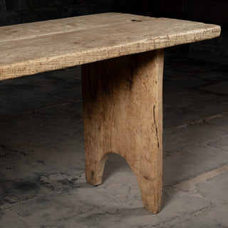 Heritage Arc Dining table - Qarnation