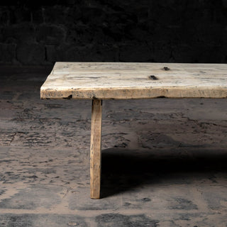 Sleek Coffee Table - Qarnation